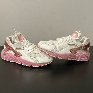 Women’s Nike hurache “Rose gold & white” size 9